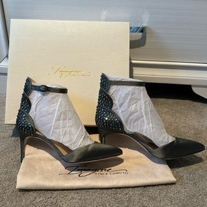 Vince Camuto gray satin pump. Size 8.